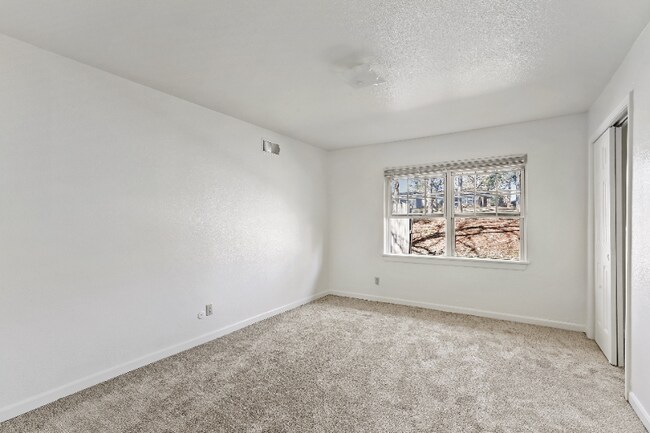Building Photo - 908 Olmsted St