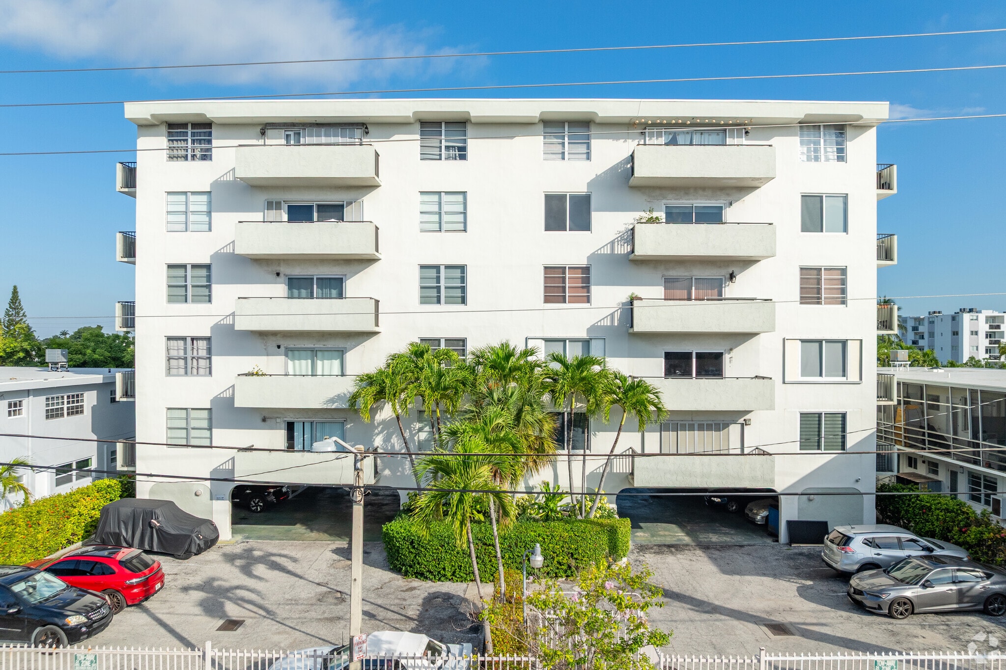 Creek Towers & Yacht Club