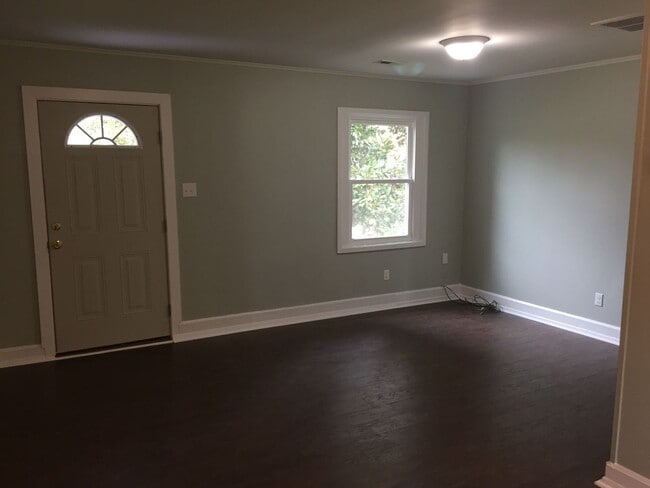 Building Photo - 2BD Duplex in Pendleton for Rent! Only $1,...