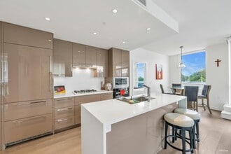 Building Photo - 5289 Cambie St