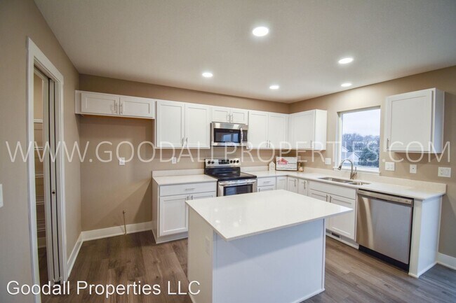 Building Photo - 5 br, 3.5 bath House - 1000 Warren St