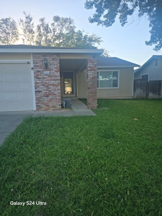 Building Photo - Vacaville Gem