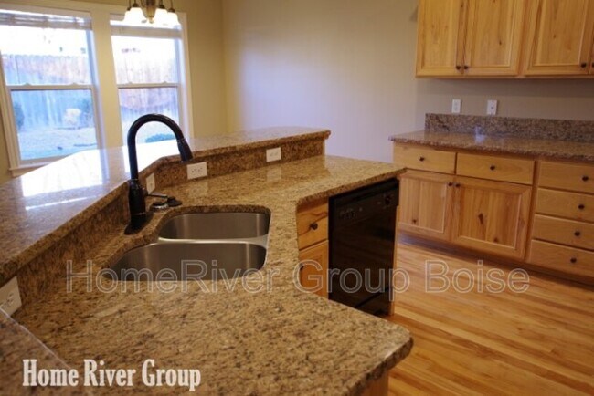 Building Photo - 9718 W Montebello Dr
