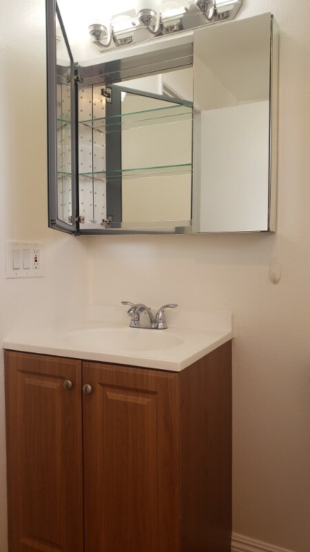 Foto del edificio - 7424 Radford Ave
