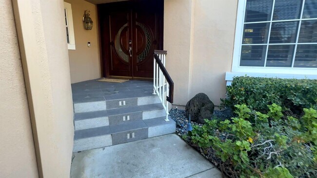 Building Photo - 2270 Tamarisk Ct