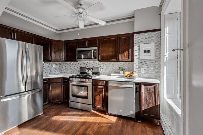 Building Photo - 544 Bramhall Ave