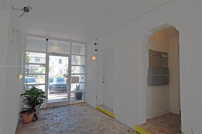 Building Photo - 2383 Flamingo Dr