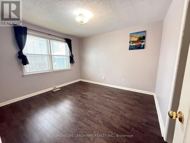 Photo du bâtiment - 157 Sussex Ave