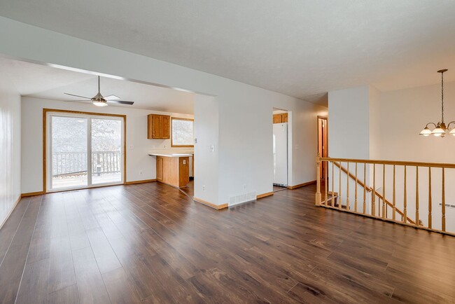 Building Photo - 3 Bedroom With Park Views, Walking Distanc...