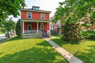 Building Photo - 3036 Urwiler Ave