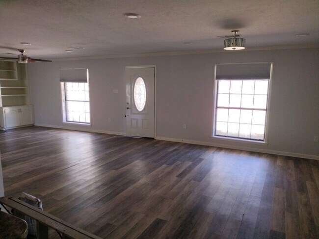 Building Photo - 122 Ron Mar Dr