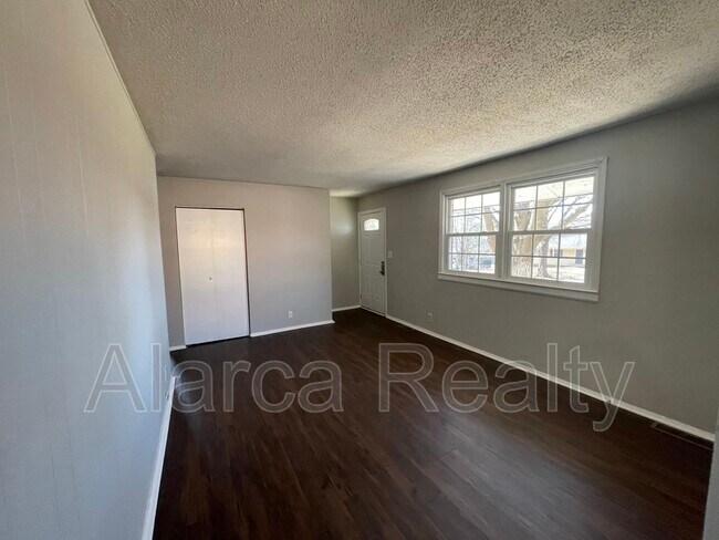 Building Photo - 5321 Southampton Rd