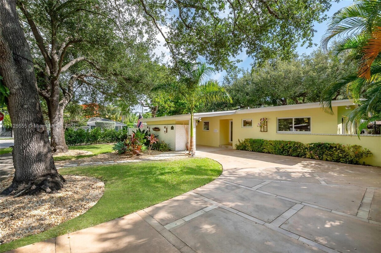 Primary Photo - 3201 Calusa St