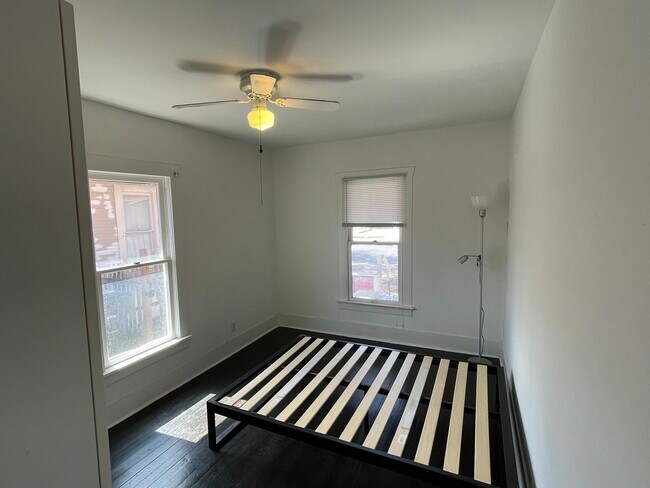 Building Photo - 1820 N Comal