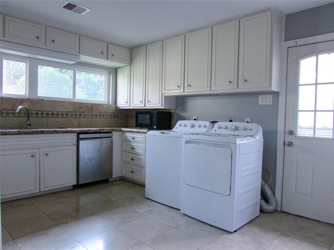 Foto del edificio - 5205 Jessamine St