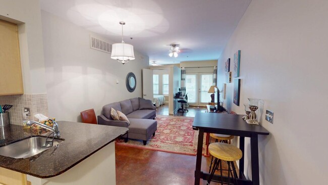 Foto del edificio - Fully Furnished Midtown Nashville Apartment