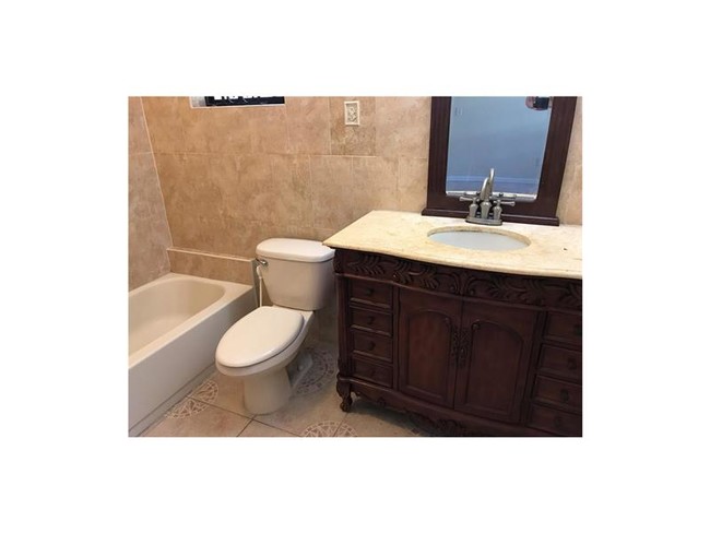 Foto del edificio - 2315 NE 174th St