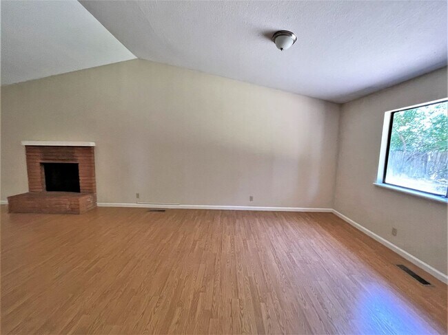 Foto del edificio - 125 Woodstock Cir