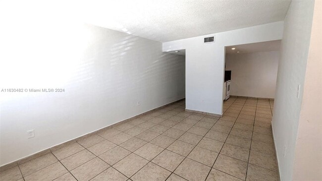 Building Photo - 3525 SW 25th Ter