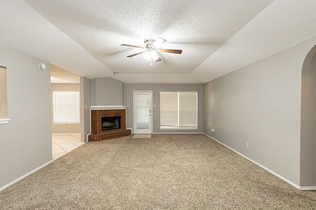 Building Photo - Beautiful Home Located At The End of A Cul...