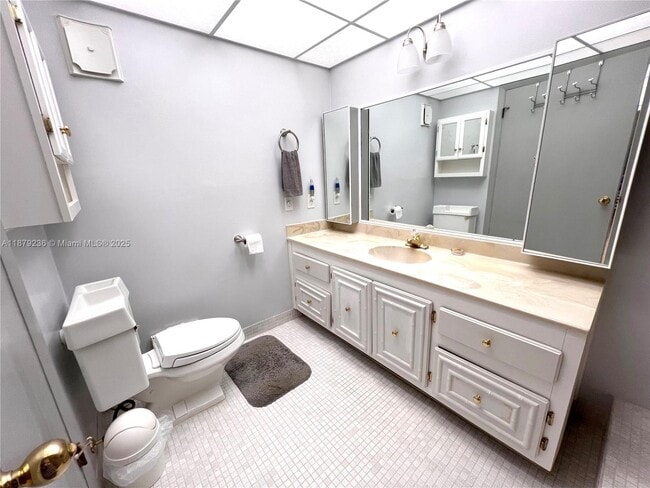 Foto del edificio - 16300 Golf Club Rd
