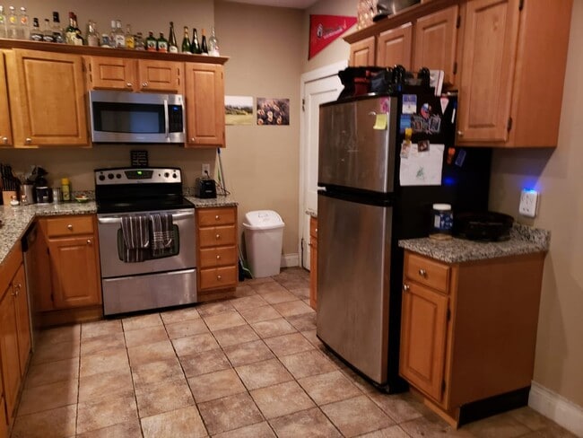 Building Photo - 9/1 Huge 4BR/2BA w/heat included, right on...