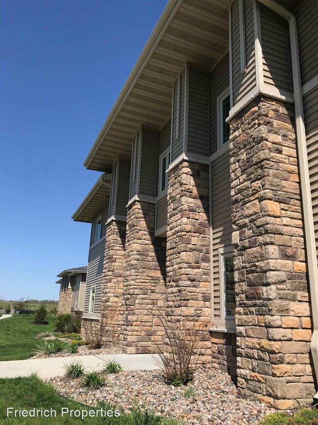 Building Photo - 2710 Bobcat Dr