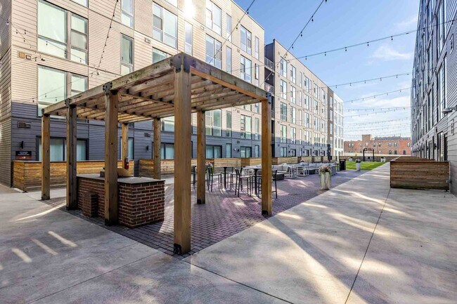 Foto del edificio - Industry Columbus Apartments