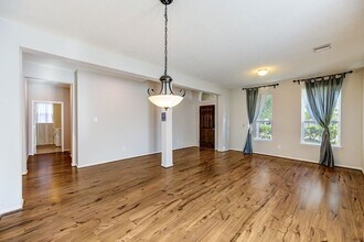 Building Photo - 5918 Rivergrove Bend Dr