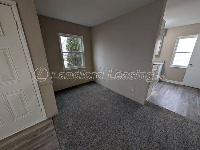 Building Photo - Updated Cape Cod with New Flooring, Front Deck & Garage