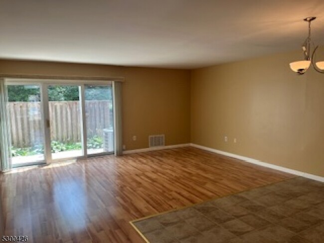 Building Photo - 3 Canterbury Cir