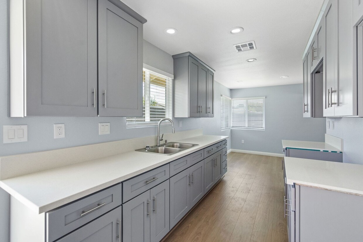 Foto principal - HALF OFF 1ST MONTH RENT- 2 Bedroom/ 2 bath...