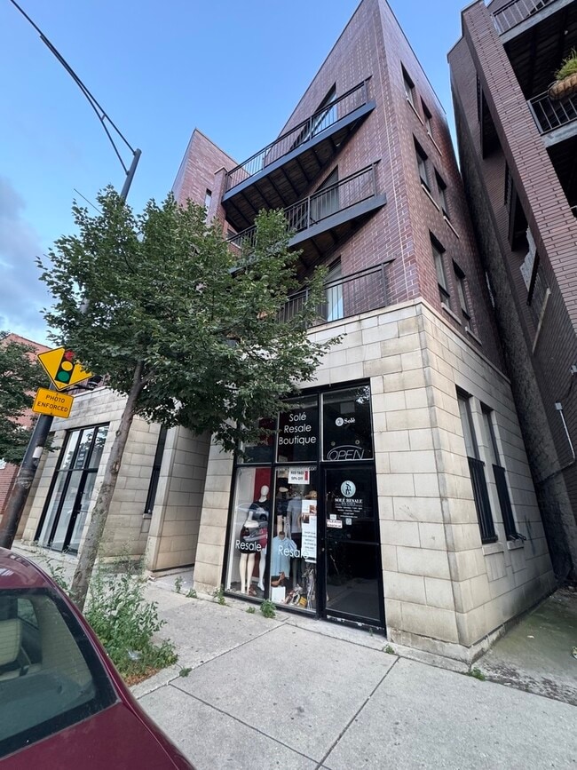 Building Photo - 2413 W Madison St