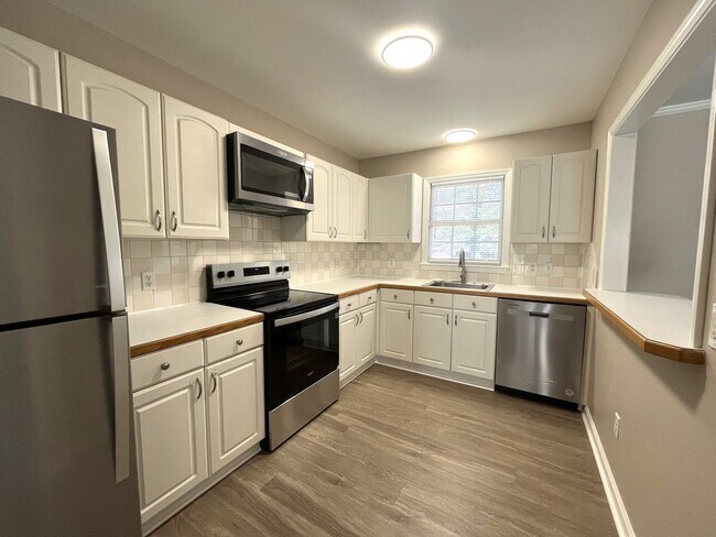 Foto del edificio - ~~ Cute 3-Bedroom Home w/fenced backyard ~~