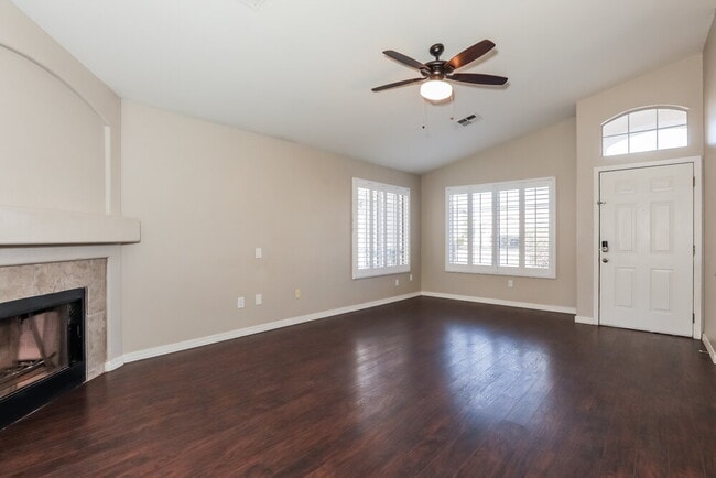 Building Photo - 867 E Morelos St