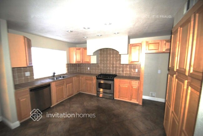 Building Photo - 2164 Glenview Terrace
