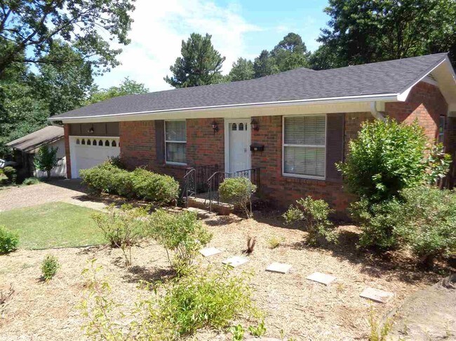 Building Photo - 811 N Shackleford Rd