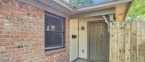 Building Photo - 2107 Mistletoe Ave