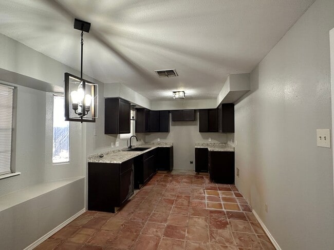 Building Photo - 2733 Silverspur Dr