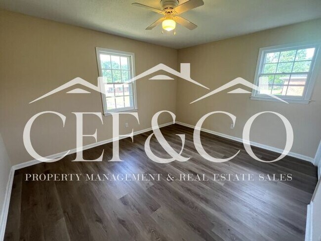Foto del edificio - Adorable 2 bedroom 1 bathroom duplex now available in Inman!