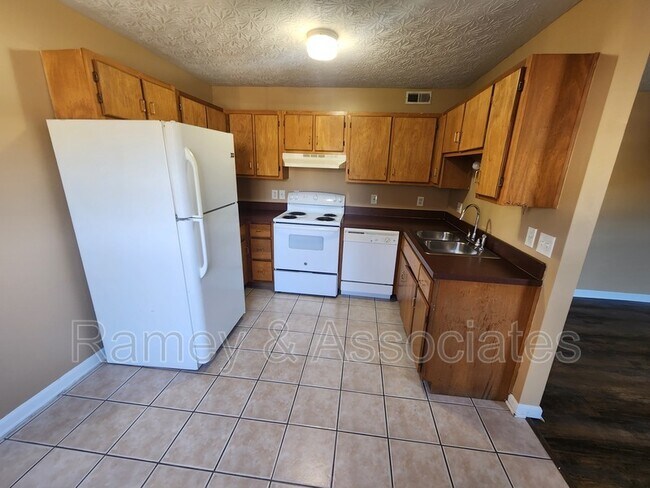 Foto del edificio - 219 Highland Blvd