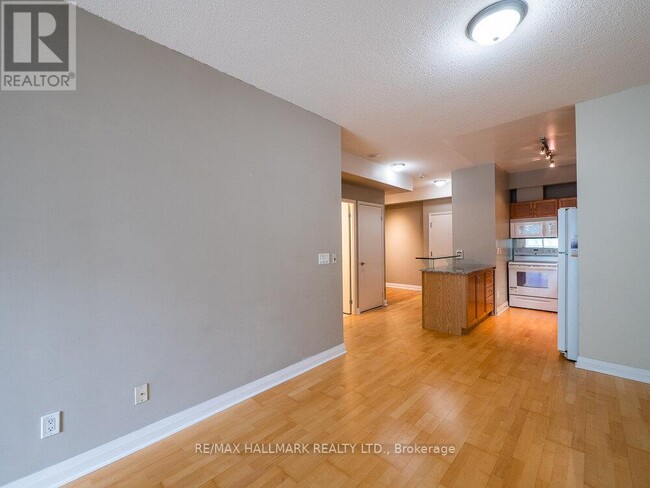 Photo du bâtiment - 220 Victoria St