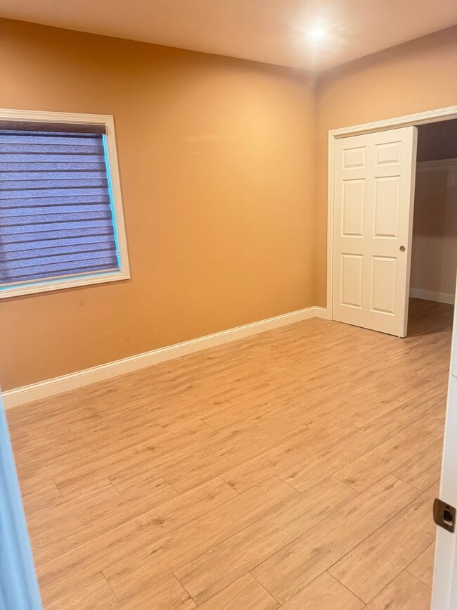Building Photo - 3488 Riverside Dr