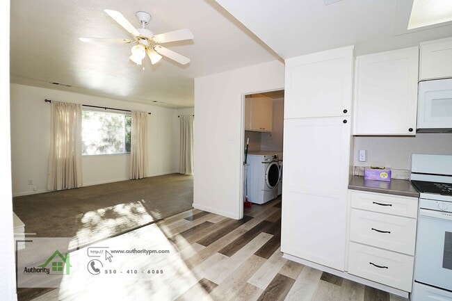 Building Photo - 2202 Canal Dr