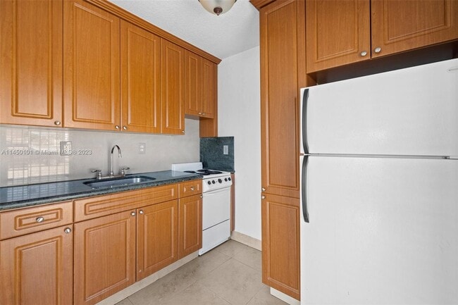 Building Photo - 1174 W 69th Pl