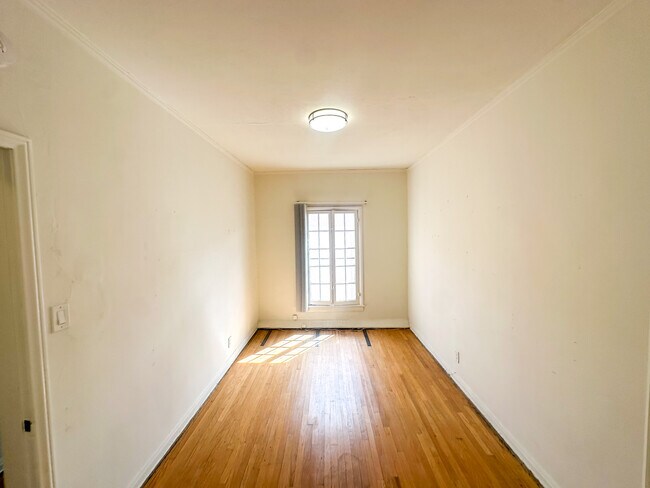 Foto del edificio - 350 N Orange Grove Ave