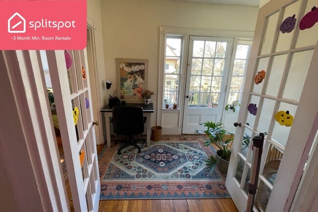 Foto del edificio - Private room in 7 bedroom Somerville Apart...