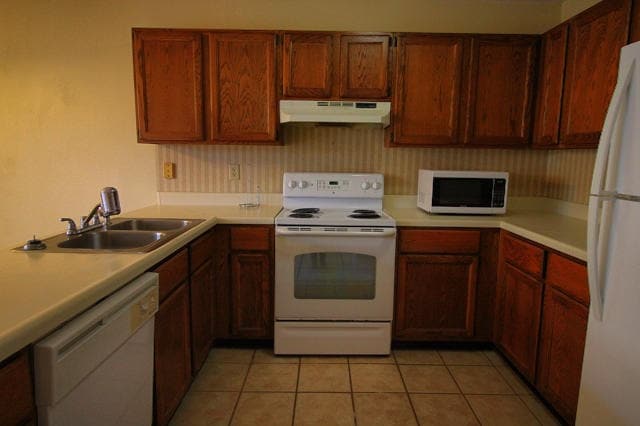 Building Photo - 2619 Camellia Dr