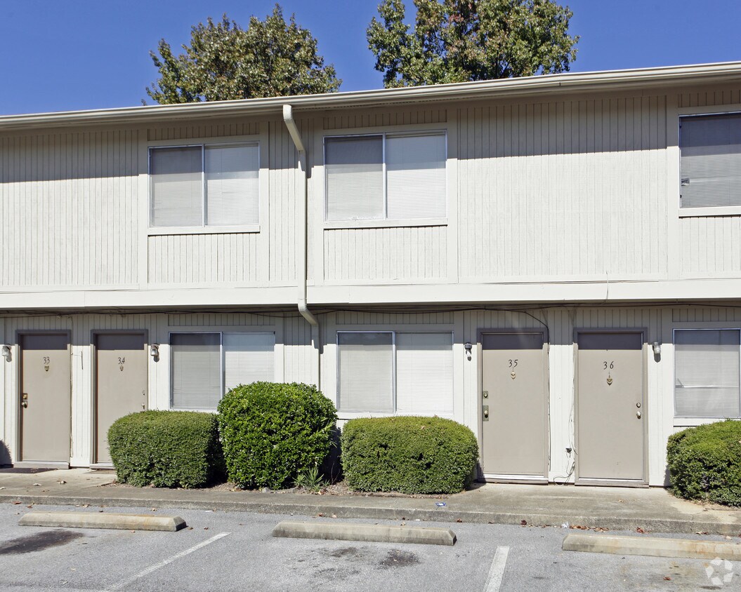 Glenfair Apartments in Fairfield, AL