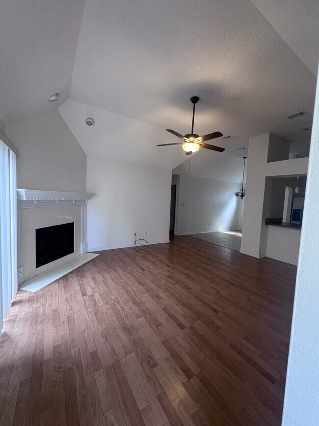 Foto del edificio - 1721 Colonial Ct